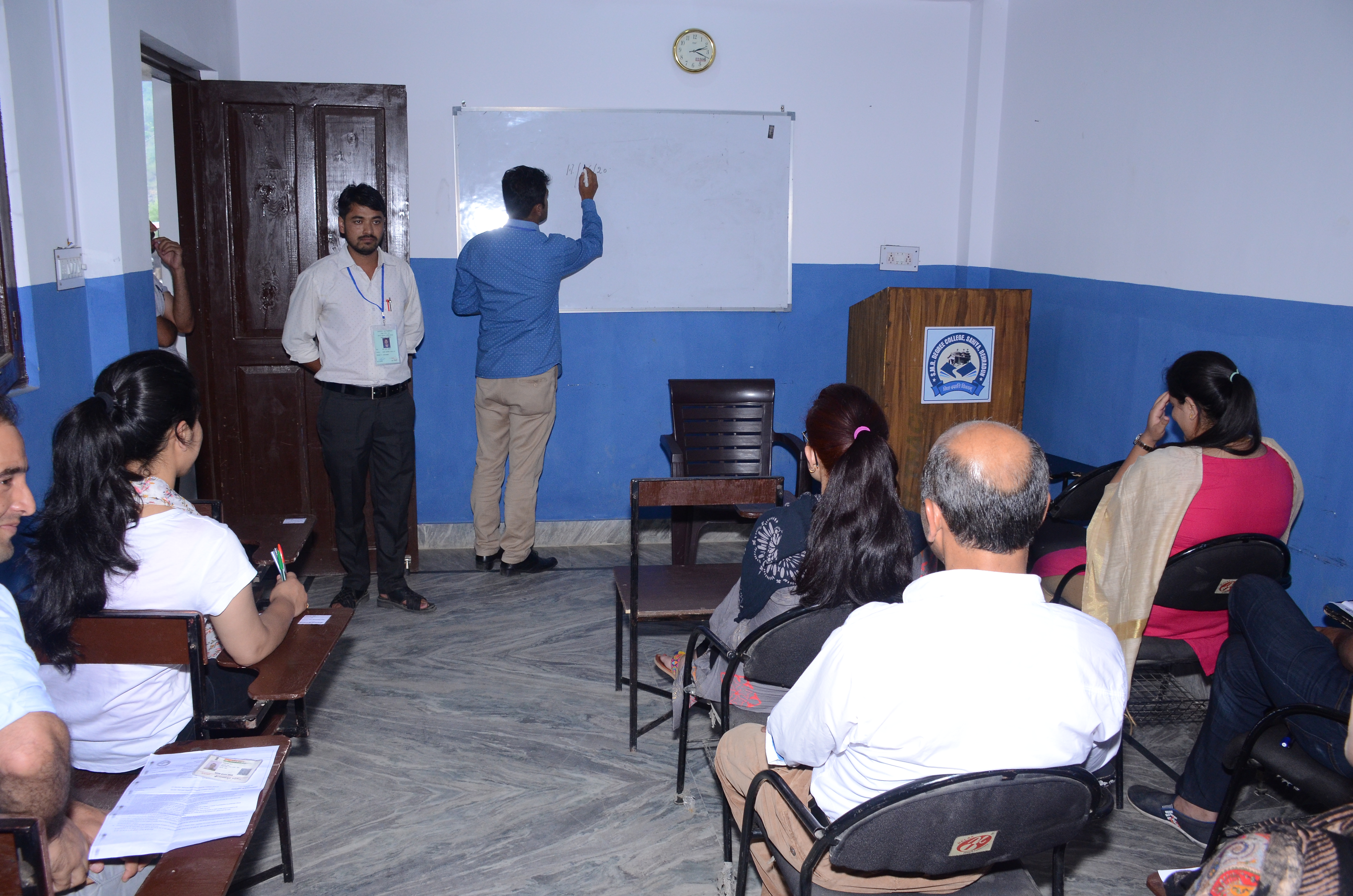 CLASS 1 WITH FACULTY.JPG