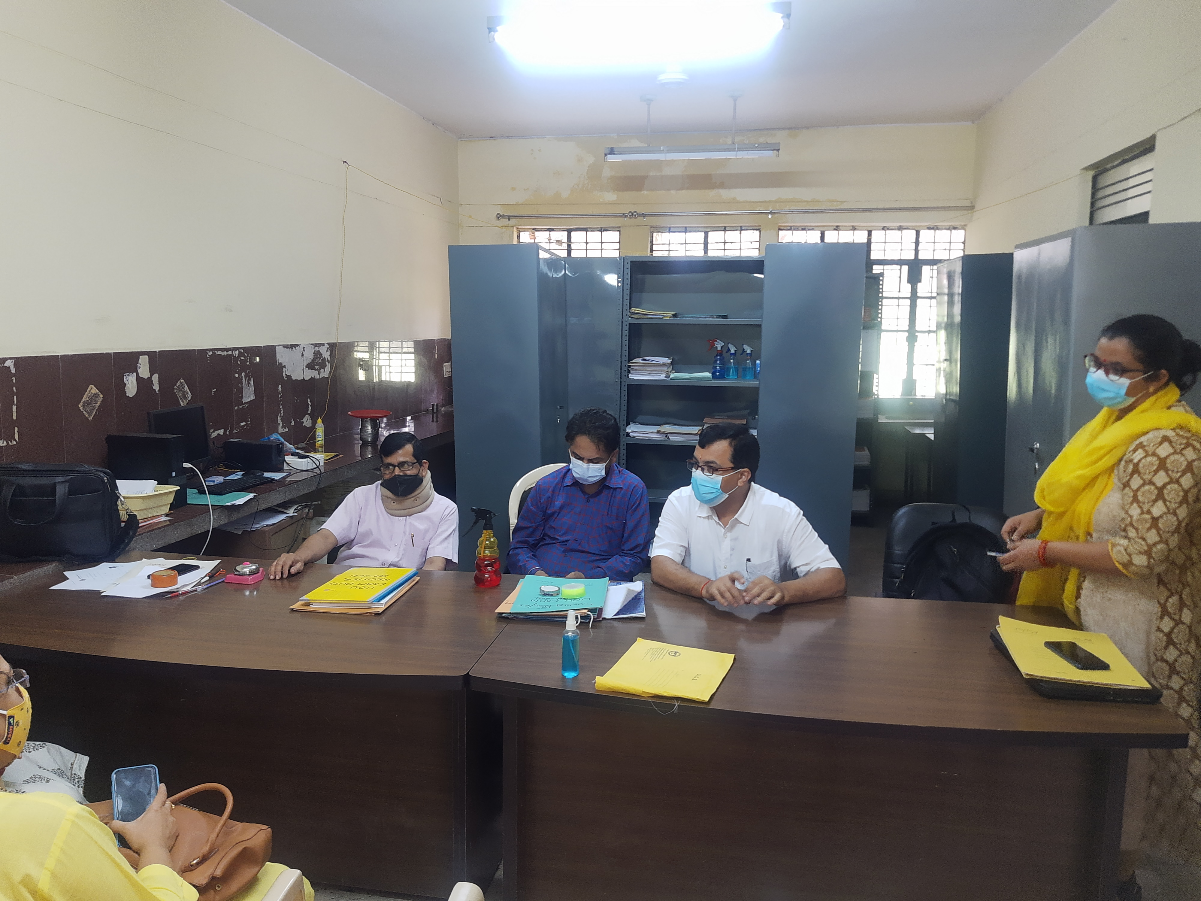 office1.jpg