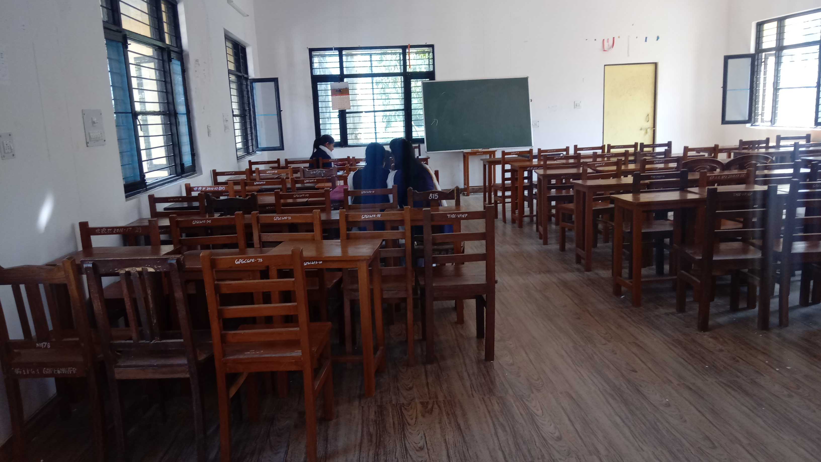 ROOM2 (2).jpg