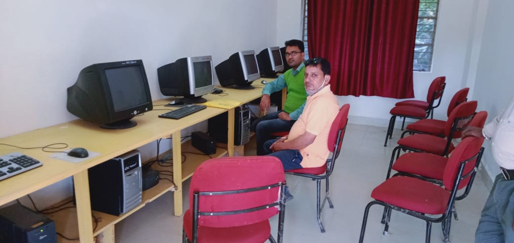 computer lab.jpeg