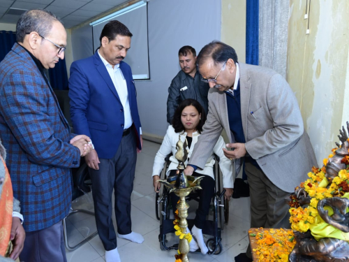 उत्तराखंड मुक्त विश्वविद्यालय हल्द्वानी के दिव्यांग प्रकोष्ठ , विशेष शिक्षा विभाग  एवं समान अवसर अनुभाग द्वारा "हौसलों  की उड़ान" विषय पर एक दिवसीय  कार्यक्रम विश्वविद्यालय सभागार में आयोजित किया गया।